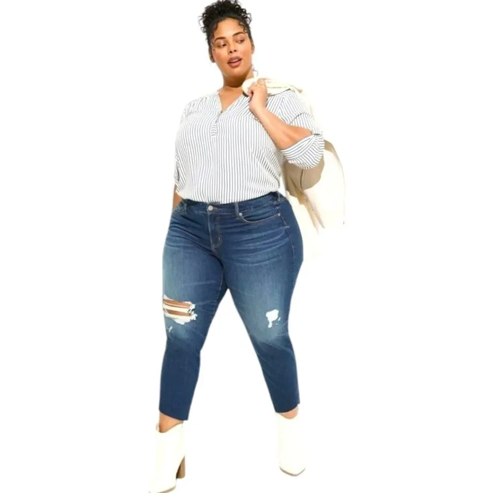 TORRID Perfect Boyfriend Ankle Vintage Stretch distressed Mid-Rise Jeans 22 Shor
